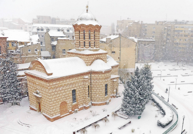 Şase mii de sticle de Agheazmă Mare, la Biserica &quot;Sfântul Anton&quot; – Curtea Veche