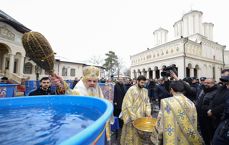 Slujba Bobotezei pe cuprinsul Patriarhiei Română văzută astăzi în 100 de imagini