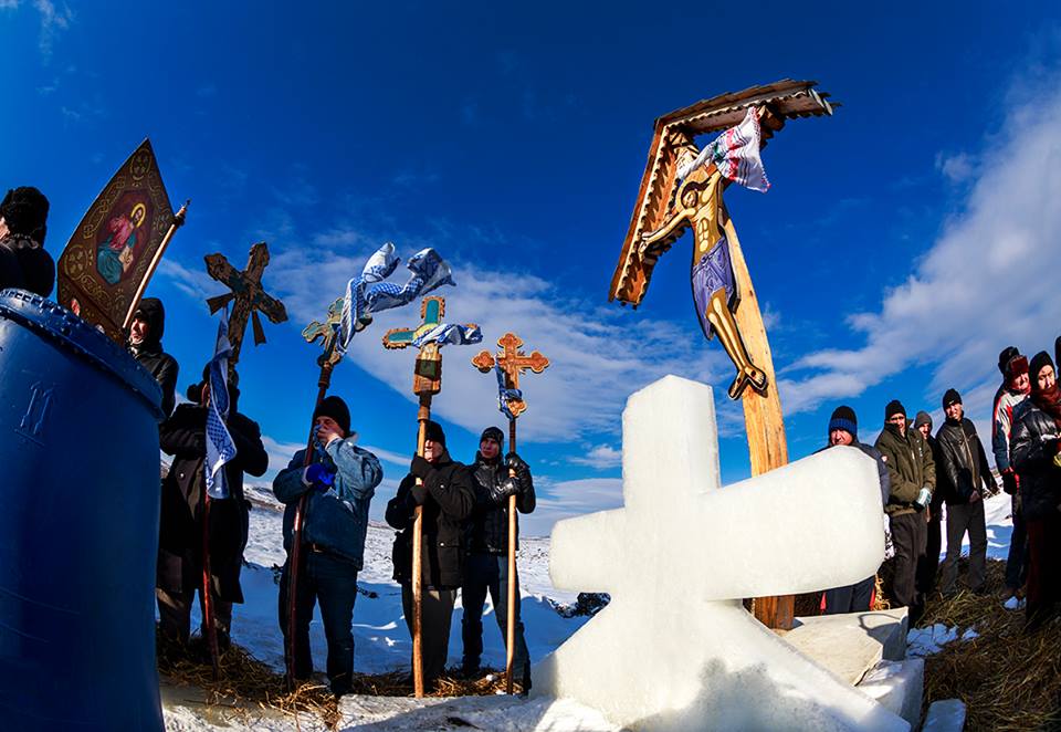 Procesiune de Bobotează pe Valea Jijiei