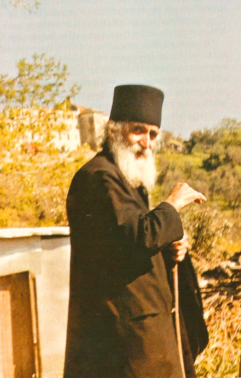 Cum să-ți schimbi viața din temelii – minunea Sfântului Cuvios Paisie Aghioritul