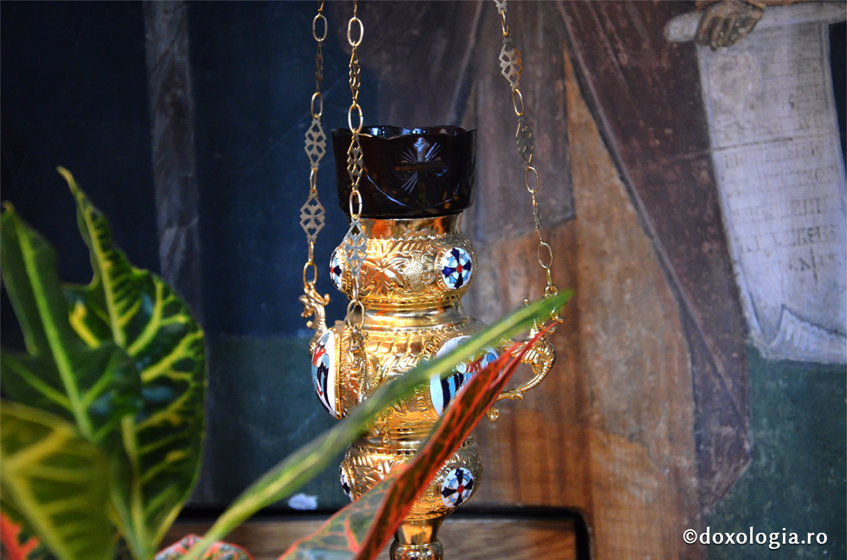 Ești drept? Să nu cazi în păcat! Ești păcătos? Nu deznădăjdui!... Și dacă păcătuiești în fiecare zi, în fiecare zi să te pocăiești!