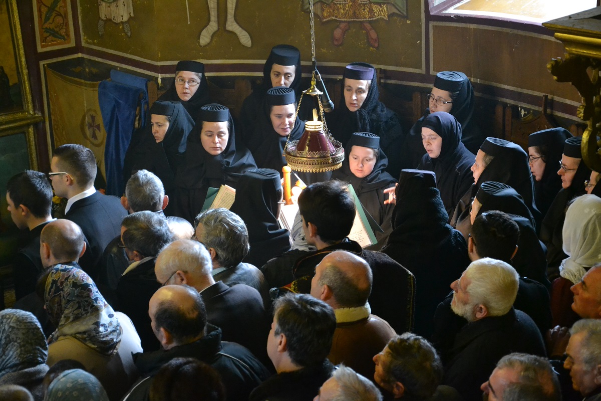 Sfinţii Atanasie şi Chiril, cinstiți prin Liturghie arhierească (GALERIE FOTO)