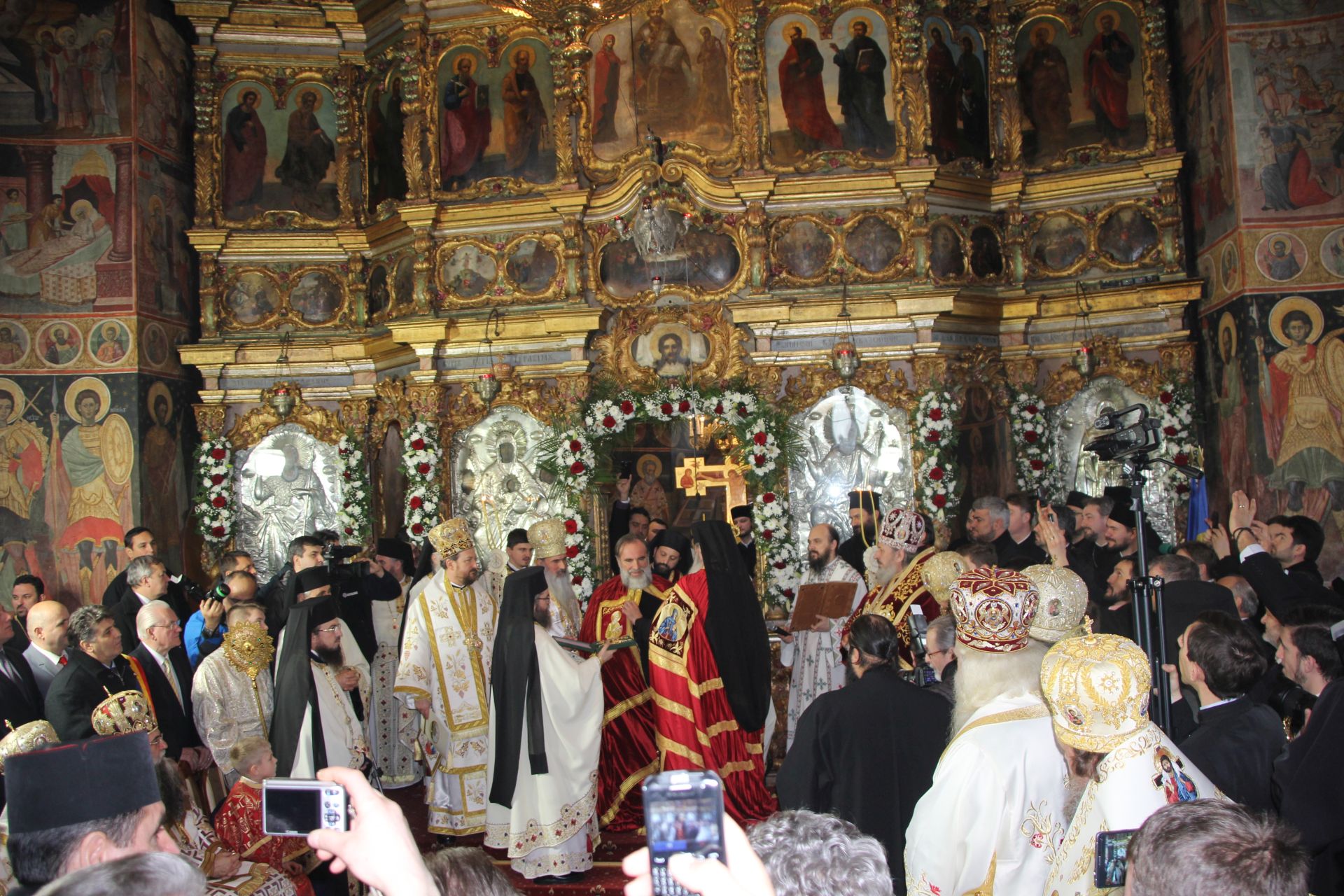 Înaltpreasfinţitul Ioachim este noul Arhiepiscop al Romanului şi Bacăului