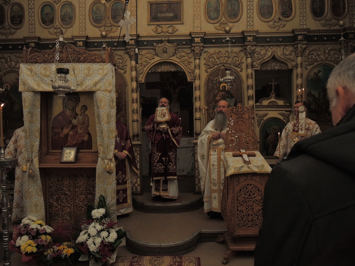 Sfântă Liturghie săvârşită de IPS Mitropolit Teofan la Mănăstirea Bârnova