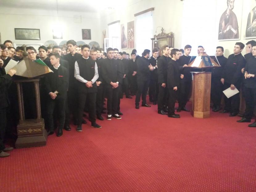 Sfinţii Trei Ierarhi, evocaţi la Liceul Teologic „Episcop Melchisedec“ Sfinţii Trei Ierarhi, evocaţi la Liceul Teologic „Episcop Melchisedec“