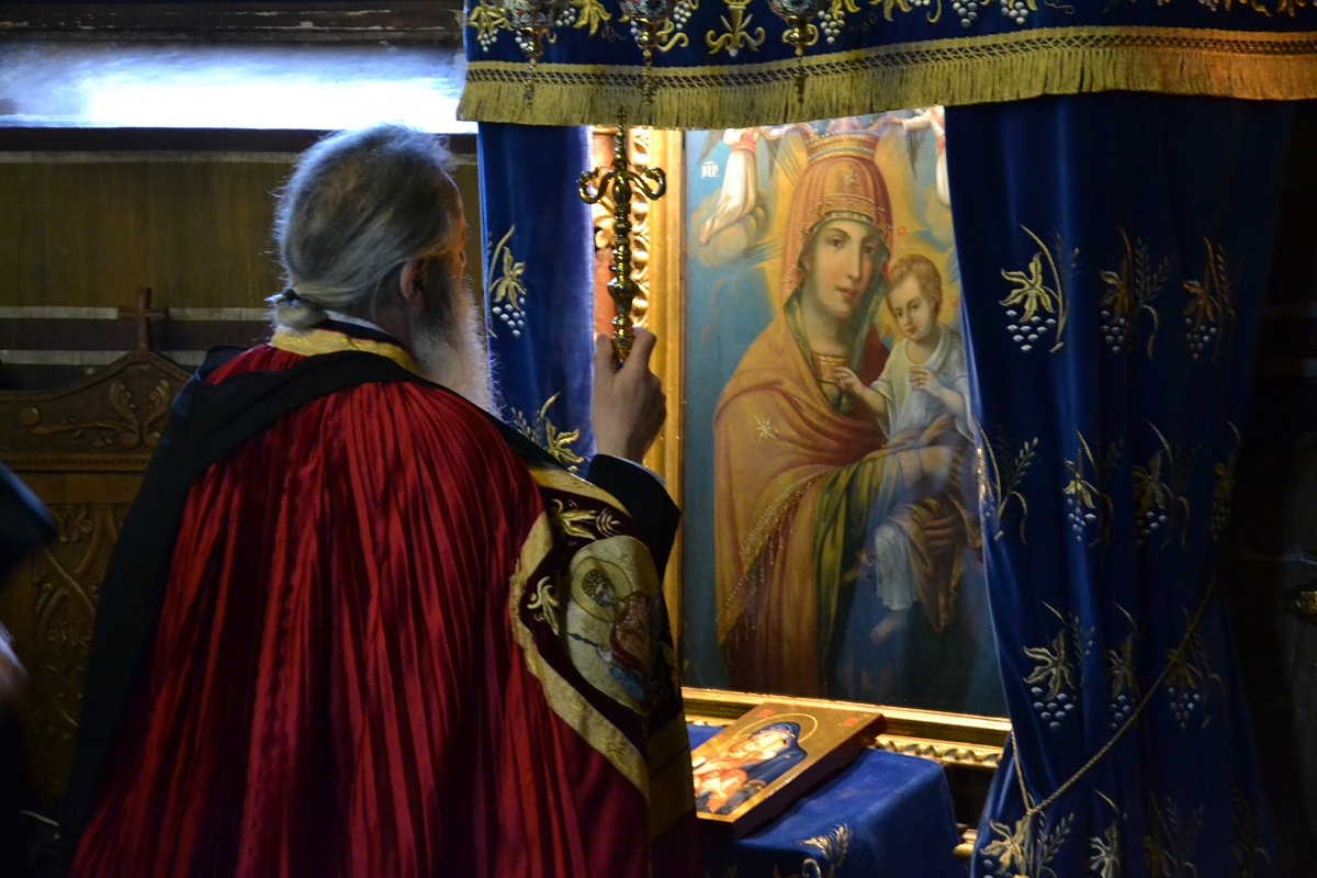 Sfinţii Atanasie şi Chiril, cinstiți prin Liturghie arhierească (GALERIE FOTO)