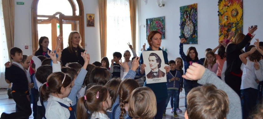 Mihai Eminescu, omagiat la Şcoala Primară şi Gimnaziul „Varlaam Mitropolitul”
