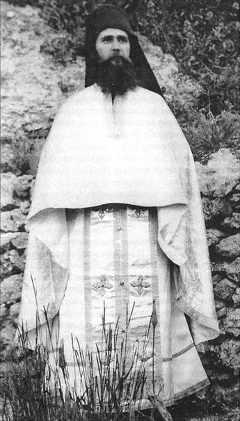 Ucenicii lui Gheron Iosif Isihastul – Părintele Efrem Filotheitul (3) Ucenicii lui Gheron Iosif Isihastul – Părintele Efrem Filotheitul (3)