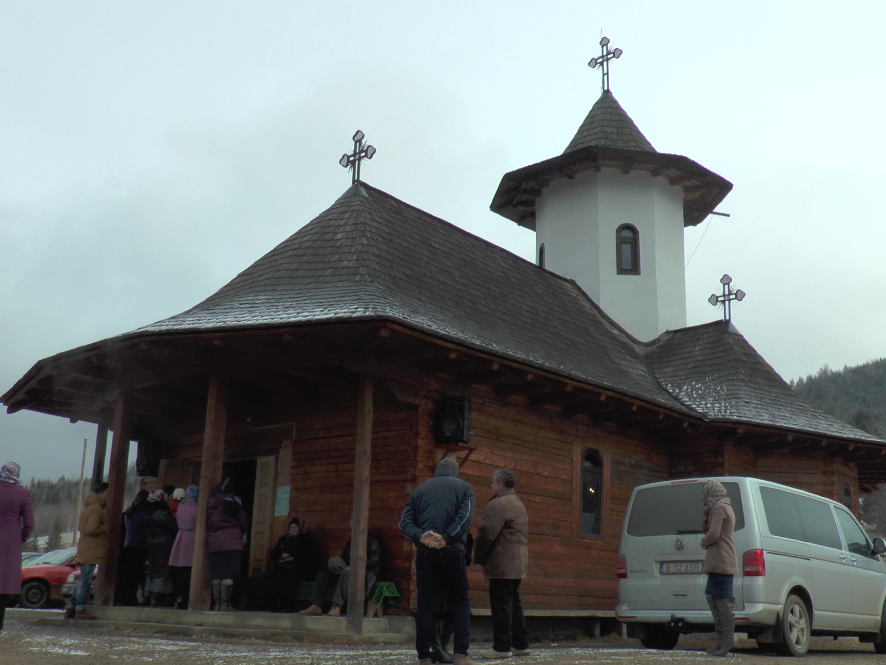 Liturghie arhierească la schitul sucevean cu şapte vieţuitori