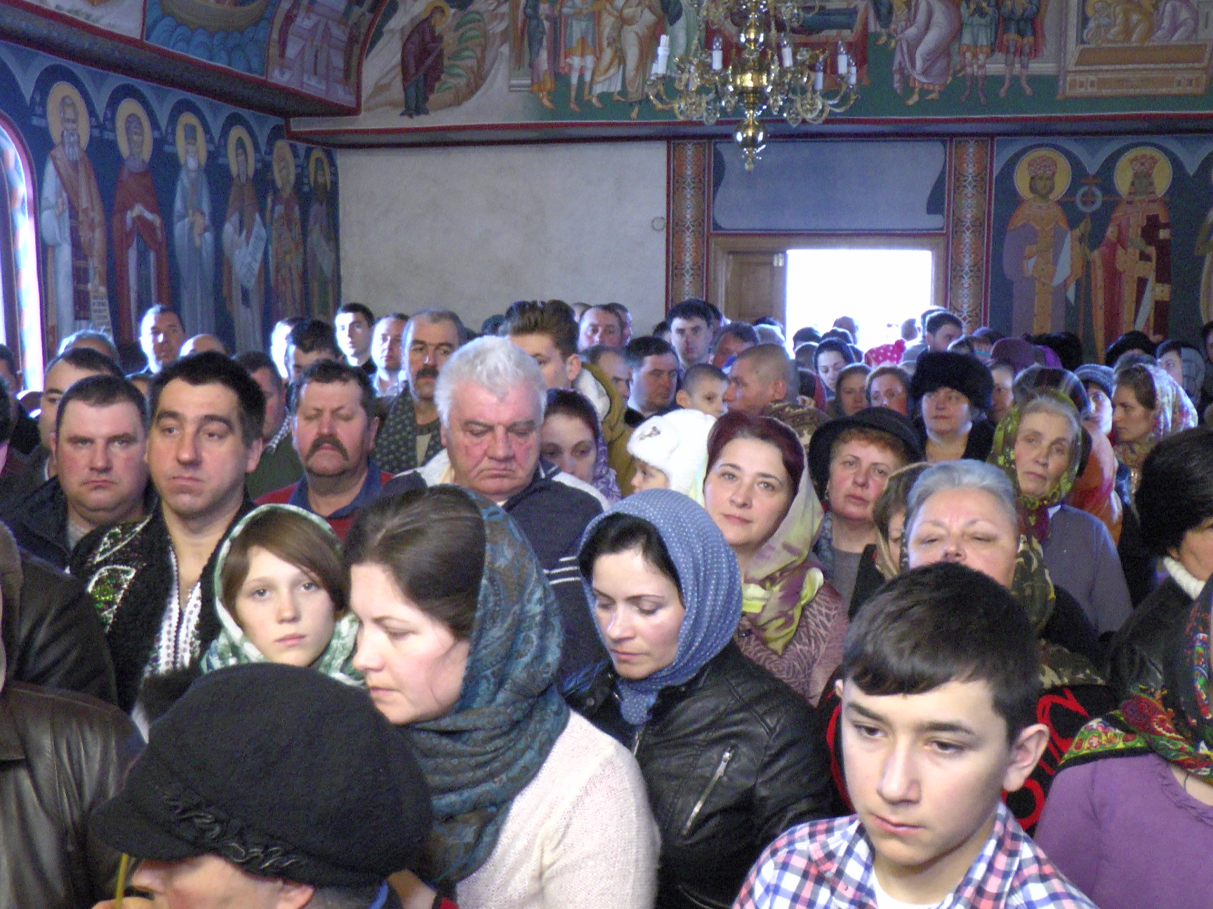 Liturghie arhierească la schitul sucevean cu şapte vieţuitori