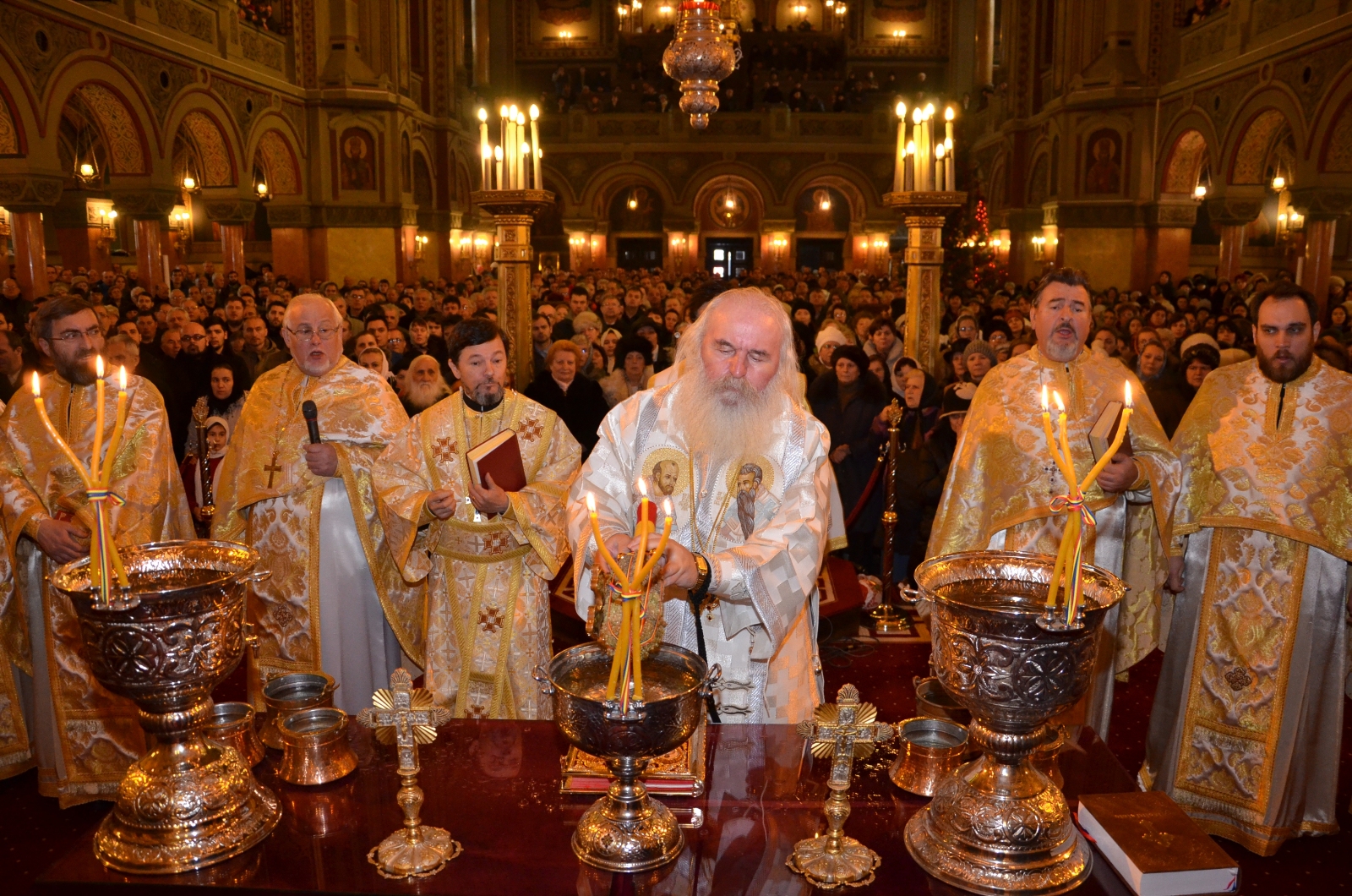 Slujba Bobotezei pe cuprinsul Patriarhiei Română văzută astăzi în 100 de imagini