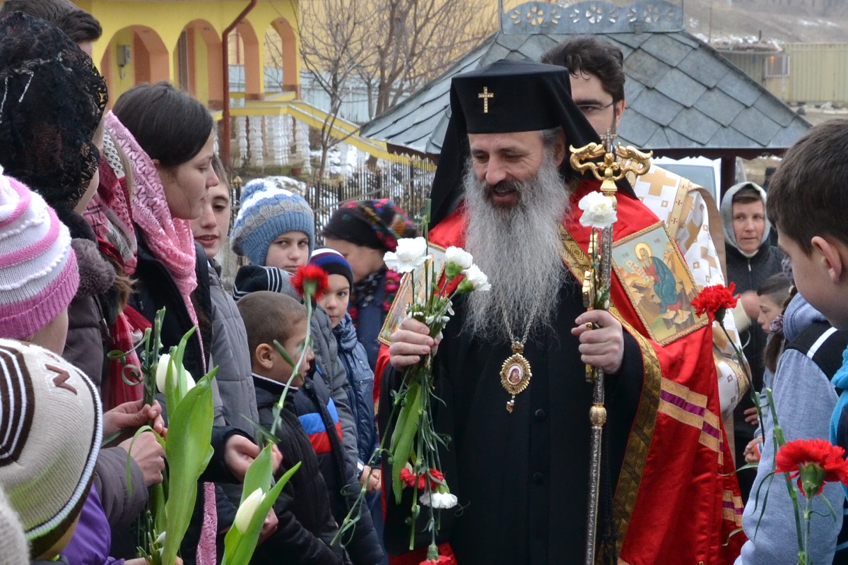 Foto: Tudorel Rusu IPS Părinte Mitropolit Teofan: „Criteriul judecăţii lui Dumnezeu va fi mila faţă de cei aflaţi în suferinţă“