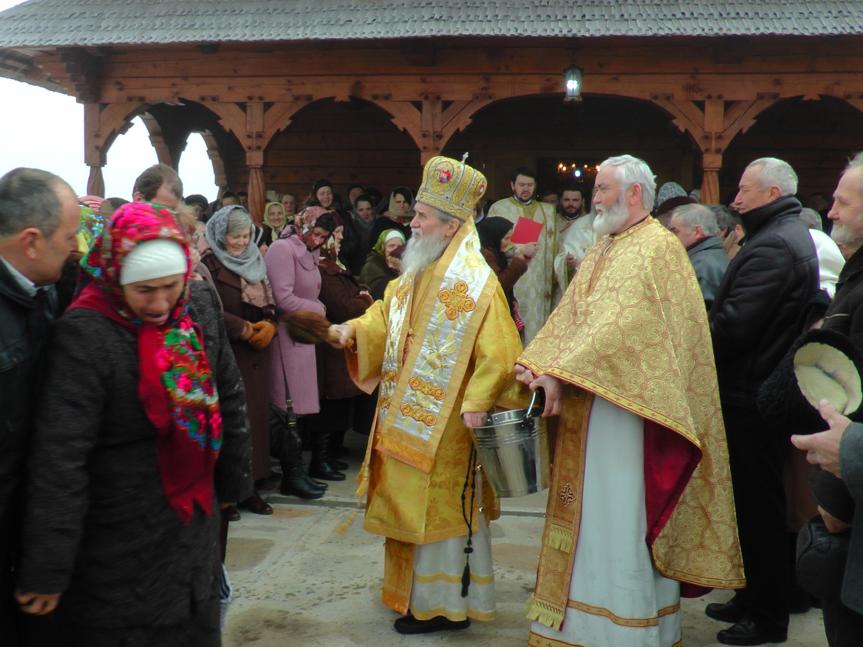 Slujbă de binecuvântare a bisericii din Suha - Mălini Slujbă de binecuvântare a bisericii din Suha - Mălini