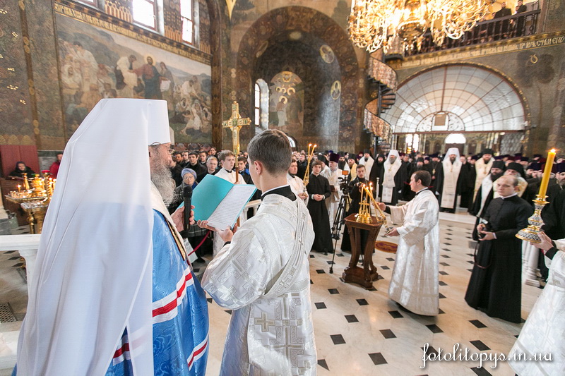 Mitropolitul Kievului a oficiat panihida pentru toți cei decedați pe Maidanul Independenței: „Sângele lor plânge în ceruri pentru ca pacea să pogoare în țara noastră!” Mitropolitul Kievului a oficiat panihida pentru toți cei decedați pe Maidanul Independenței: „Sângele lor plânge în ceruri pentru ca pacea să pogoare în țara noastră!”