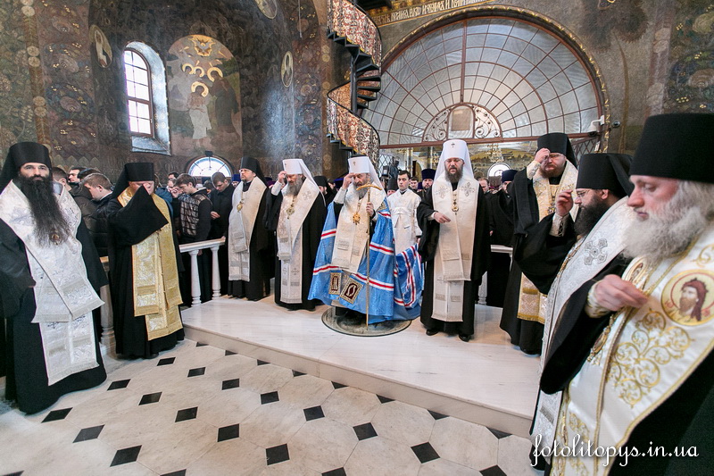 Mitropolitul Kievului a oficiat panihida pentru toți cei decedați pe Maidanul Independenței: „Sângele lor plânge în ceruri pentru ca pacea să pogoare în țara noastră!” Mitropolitul Kievului a oficiat panihida pentru toți cei decedați pe Maidanul Independenței: „Sângele lor plânge în ceruri pentru ca pacea să pogoare în țara noastră!”