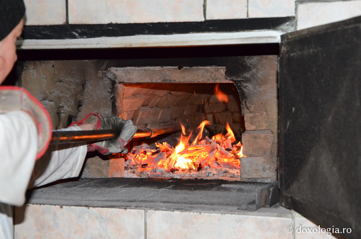 Coacerea pâinii la Mănăstirea Războieni