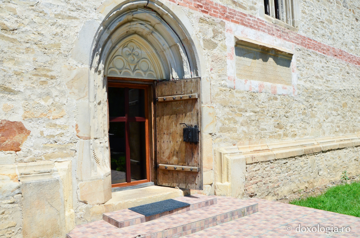 Pisania de la Războieni: istoria scrisă pe lespedea de piatră