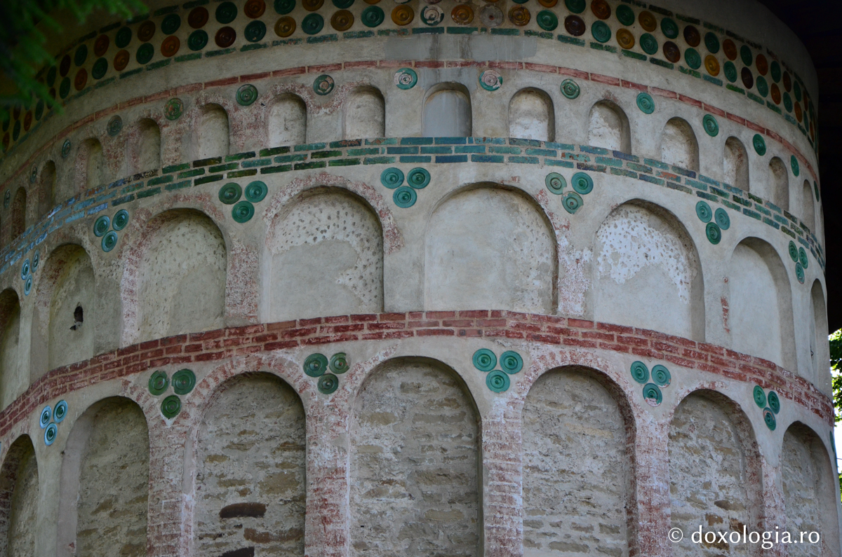 Arhitectura bisericii Mănăstirii Războieni