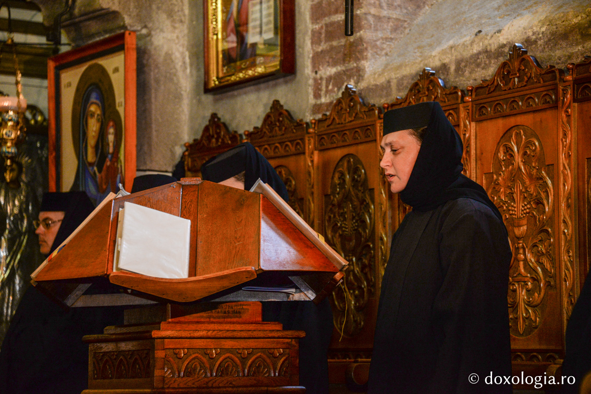 Renașterea vieții monahale de la Războieni