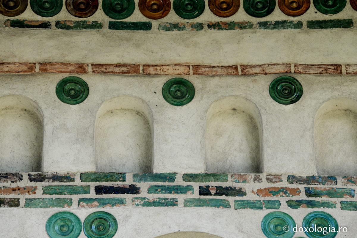 Arhitectura bisericii Mănăstirii Războieni