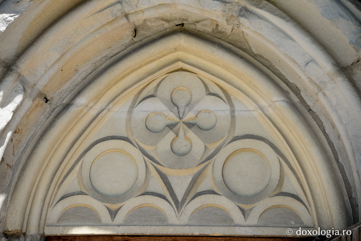 Arhitectura bisericii Mănăstirii Războieni