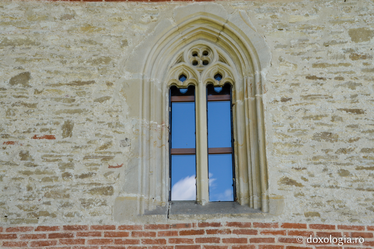 Arhitectura bisericii Mănăstirii Războieni