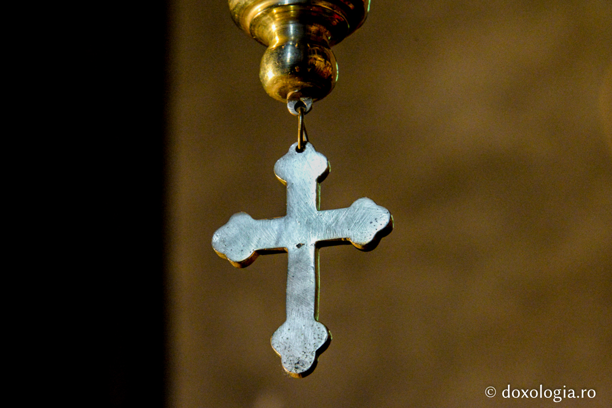 „În mănăstire e cum ai trece puntea, în lume e cum ai merge pe autostradă”