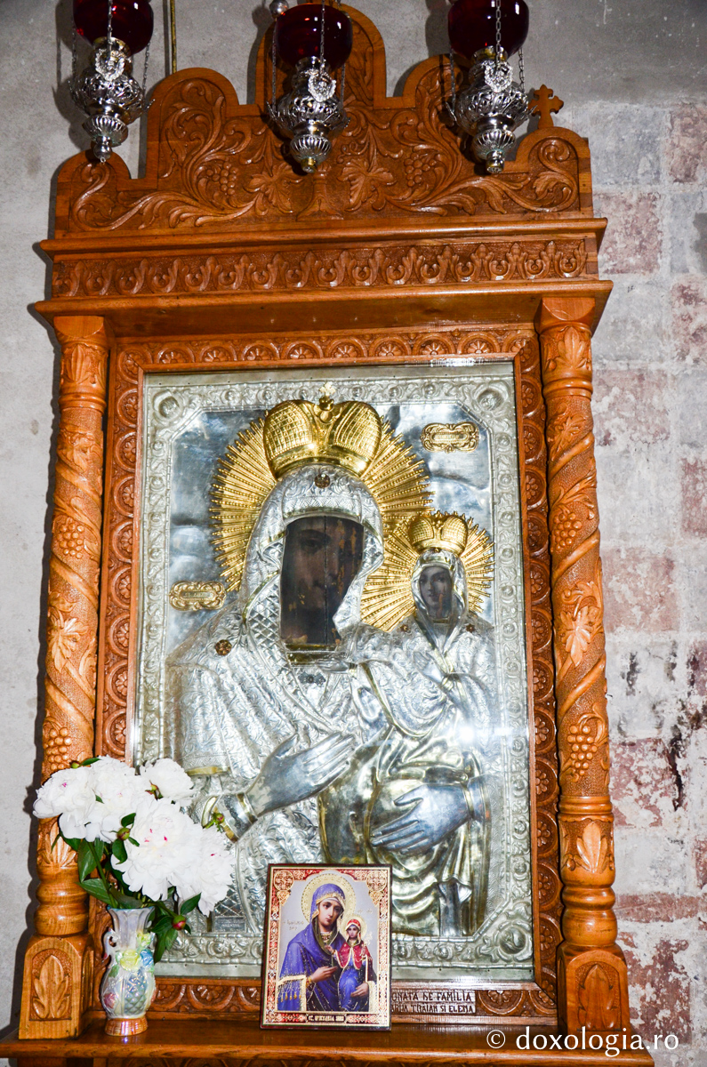 Locul de rugăciune al maicilor de la Războieni / Foto: Maria Burlă Icoana Maicii Domnului de la Mănăstirea Războieni