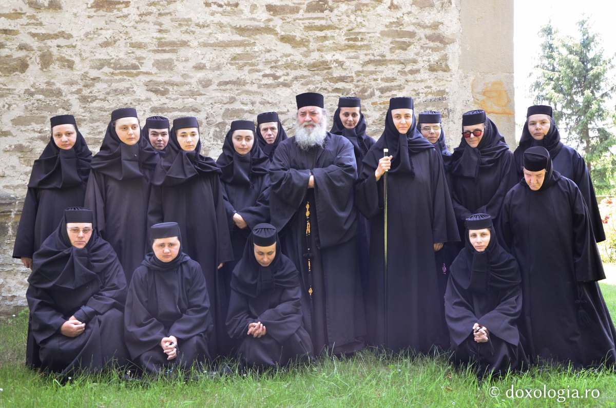 Obștea Mănăstirii Războieni / Foto: Maria Burlă Obștea Mănăstirii Războieni
