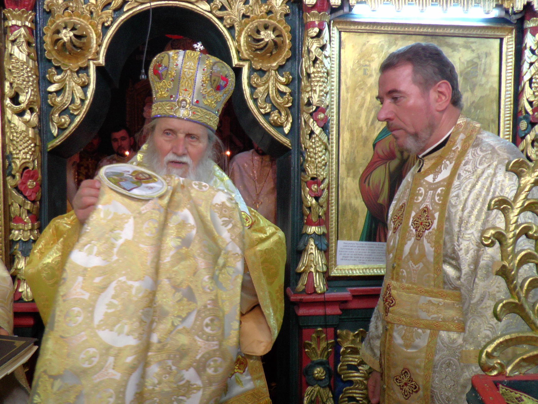 Liturghie cu doi arhierei, în localitatea natală a IPS Arhiepiscop Teodosie