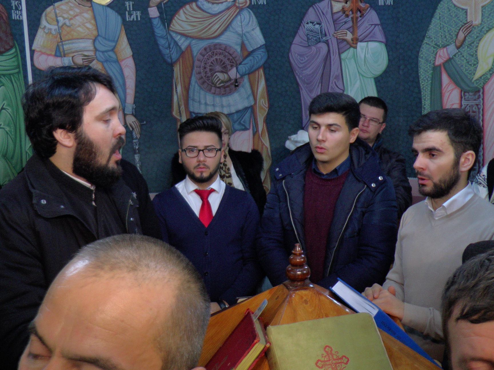 Liturghie cu doi arhierei, în localitatea natală a IPS Arhiepiscop Teodosie