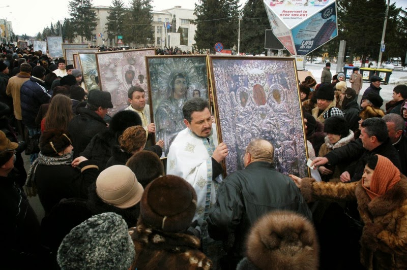Procesiune în Duminica Ortodoxiei la Roman
