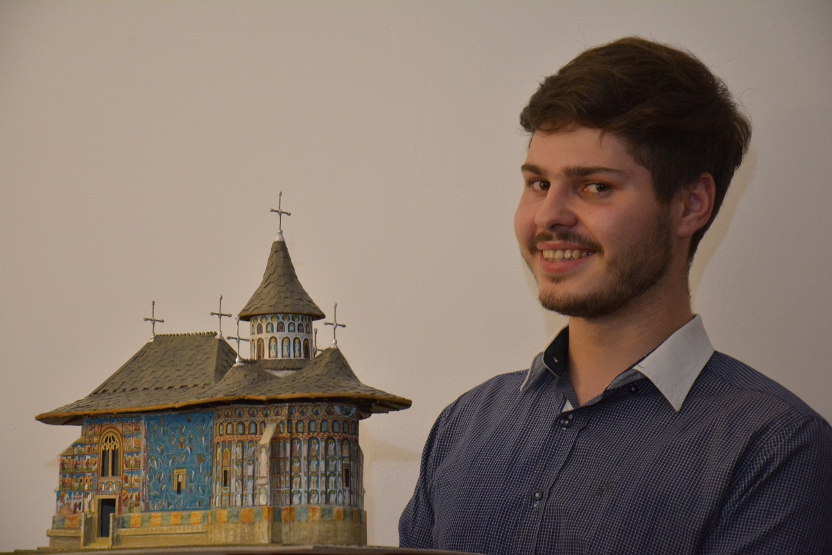 Studentul teolog Robert Constantin Arbore, tânăr cercetător al anului 2014 (GALERIE FOTO)