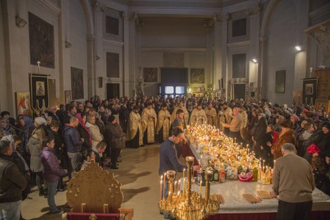 Taina Sfântului Maslu la biserica românească din Verona