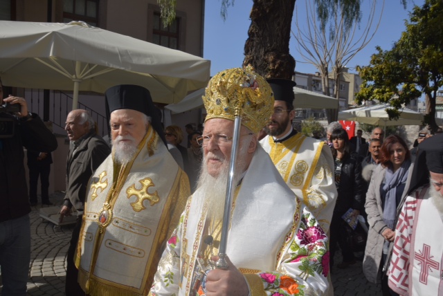 Pentru prima dată din 1922, în Smirna a fost săvârșită o Liturghie arhierească