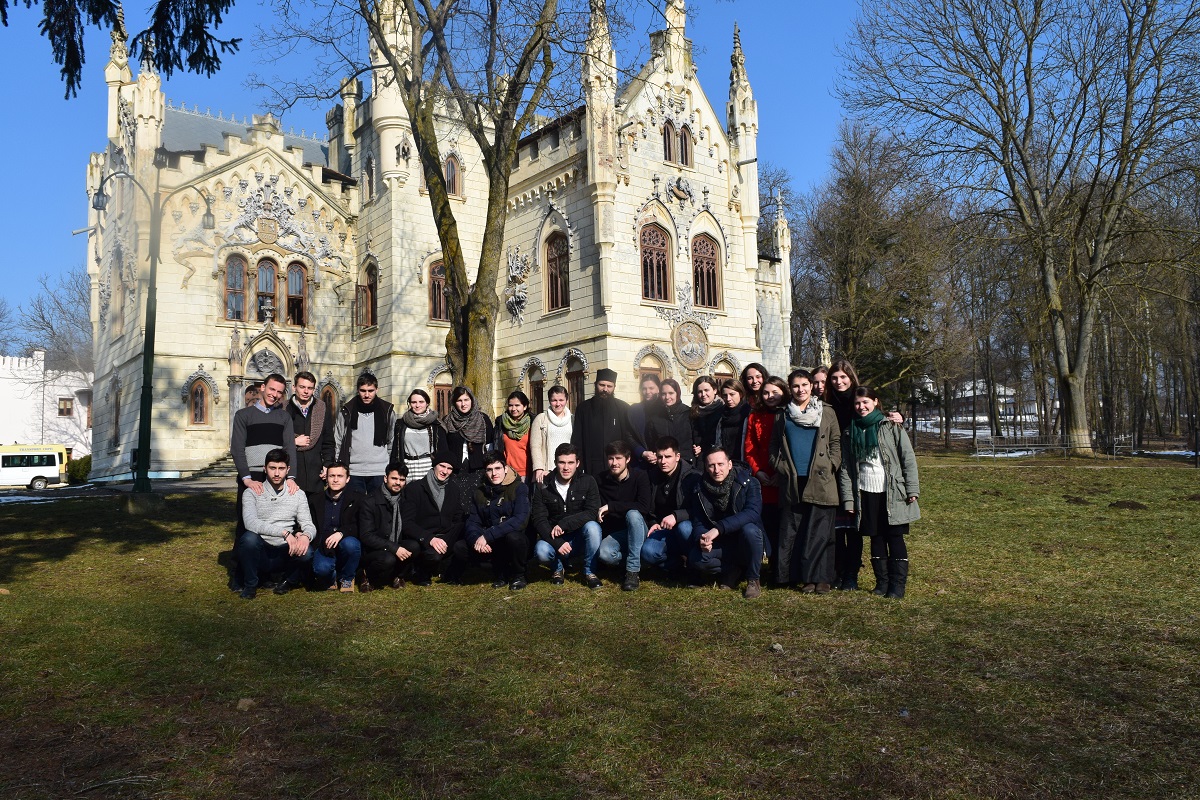 „Misiunea în rândul tinerilor - căutare a sinelui şi prilej de aflare a lui Dumnezeu“