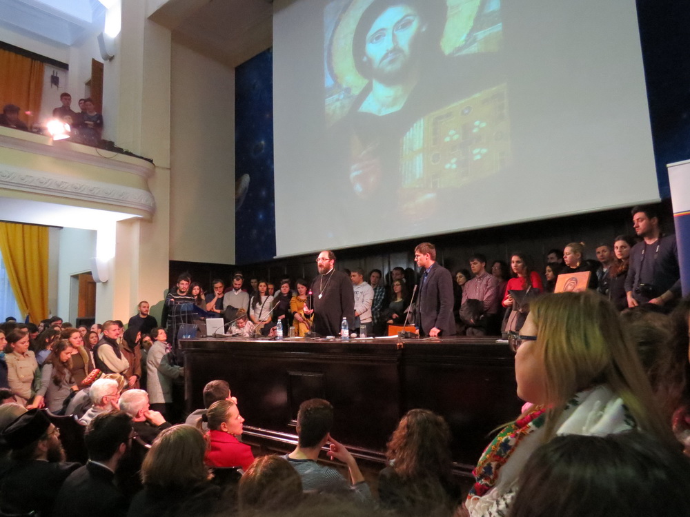 Sală arhiplină la conferinţa susţinută de părintele Constantin Necula la Iaşi
