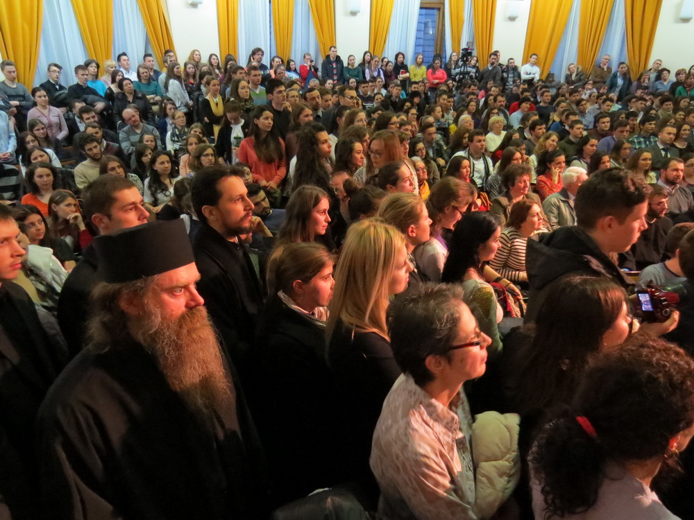 Sală arhiplină la conferinţa susţinută de părintele Constantin Necula la Iaşi