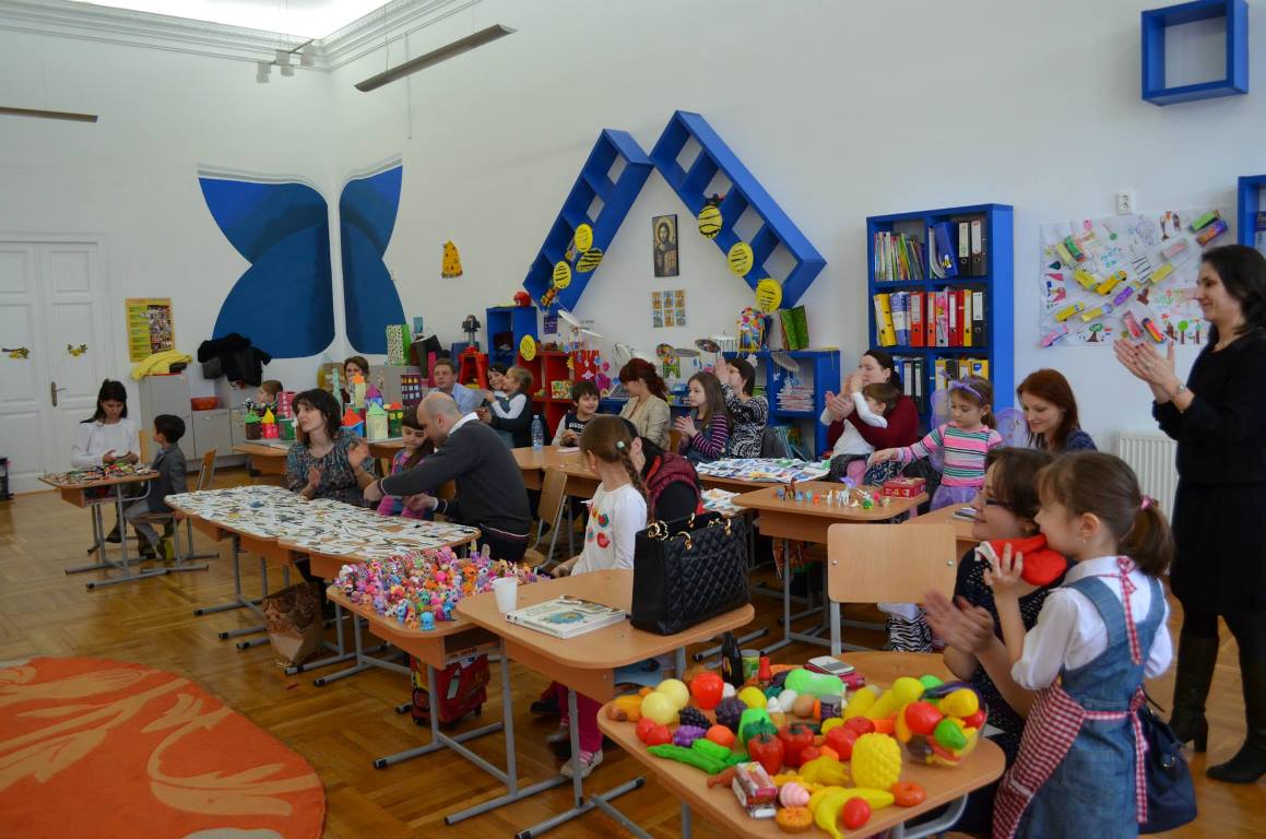 O sută de zâmbete dintr-o sută de inimi