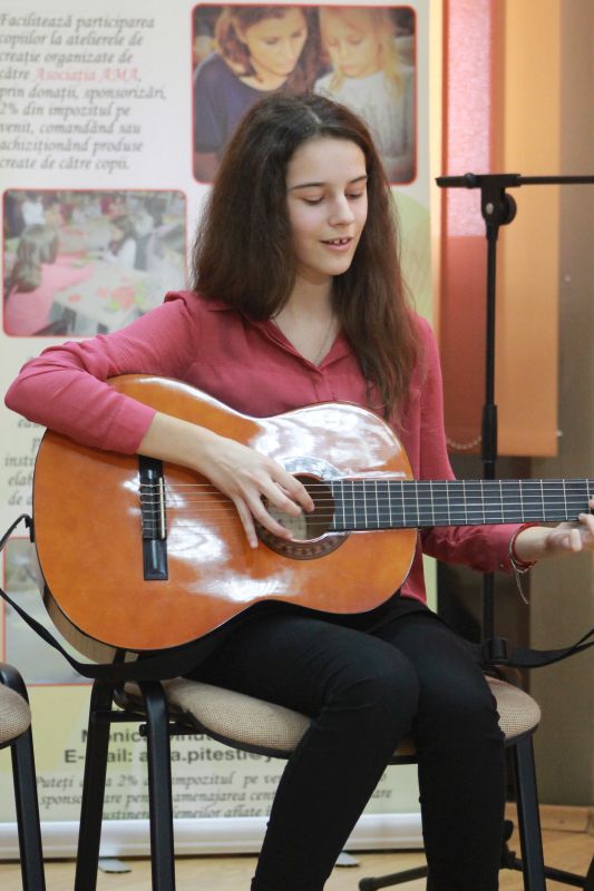 Simpozion „Femeia – Educatoarea familiei”