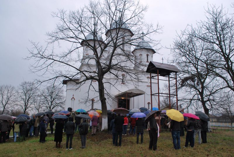 Părintele Aron Hogea a fost prohodit la Crivina