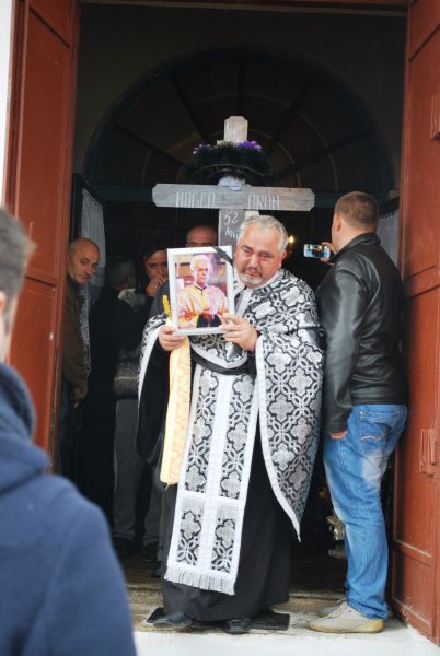 Părintele Aron Hogea a fost prohodit la Crivina