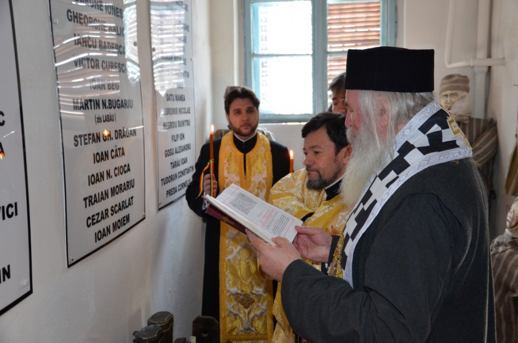 Slujbă de pomenire în „celula condamnaţilor“ la Penitenciarul din Timişoara Slujbă de pomenire în „celula condamnaţilor“ la Penitenciarul din Timişoara