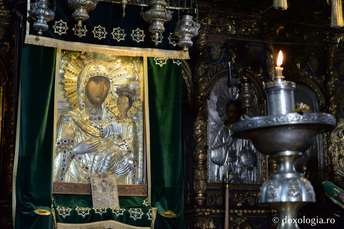 iconostas Maica Domnului