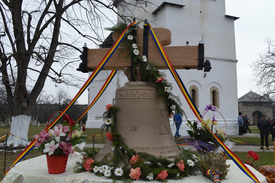 Clopot nou pentru Biserica Răducanu din Târgu Ocna