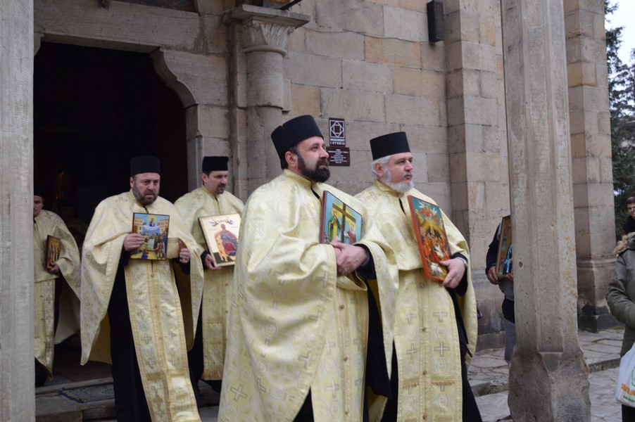 Sfintele icoane, cinstite prin procesiune la Târgu Ocna (GALERIE FOTO)