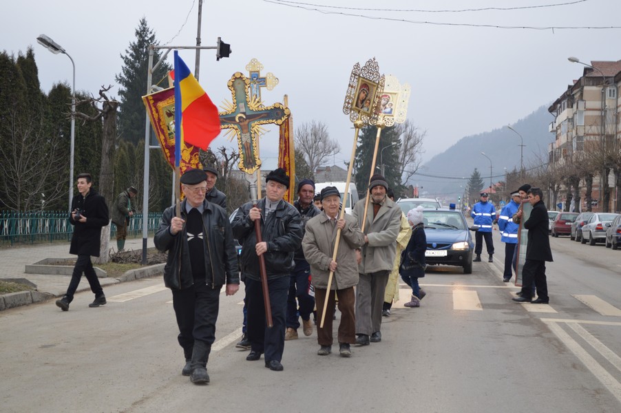 Sfintele icoane, cinstite prin procesiune la Târgu Ocna (GALERIE FOTO)