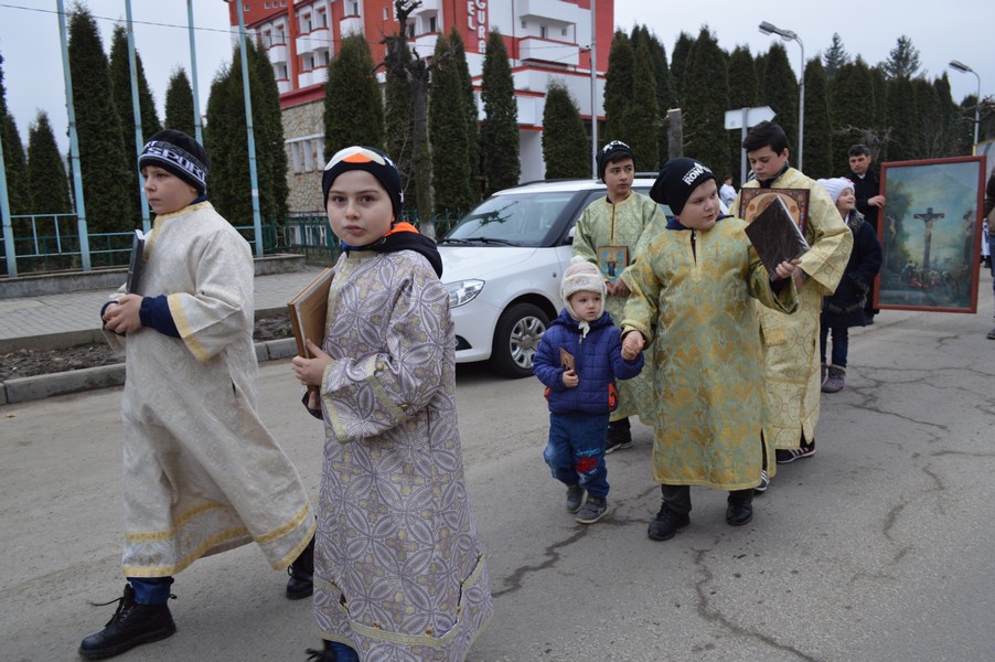 Sfintele icoane, cinstite prin procesiune la Târgu Ocna (GALERIE FOTO)