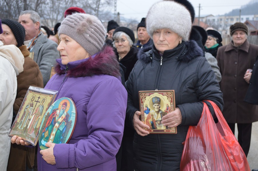 Sfintele icoane, cinstite prin procesiune la Târgu Ocna (GALERIE FOTO)