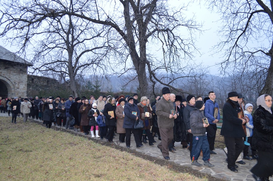 Sfintele icoane, cinstite prin procesiune la Târgu Ocna (GALERIE FOTO)